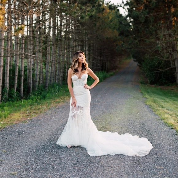 Inbal Dror Wedding Gown - Picture 3 of 6